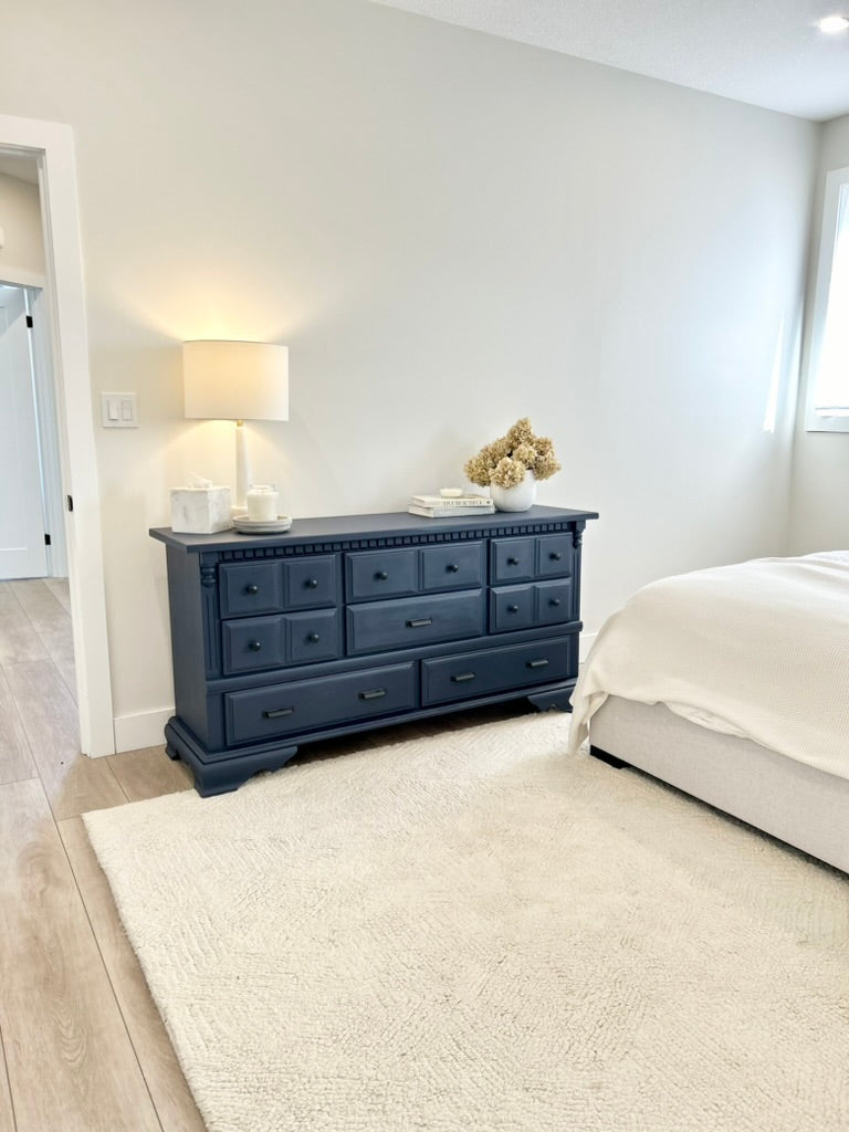 Kroehler Navy 8 Drawer Dresser